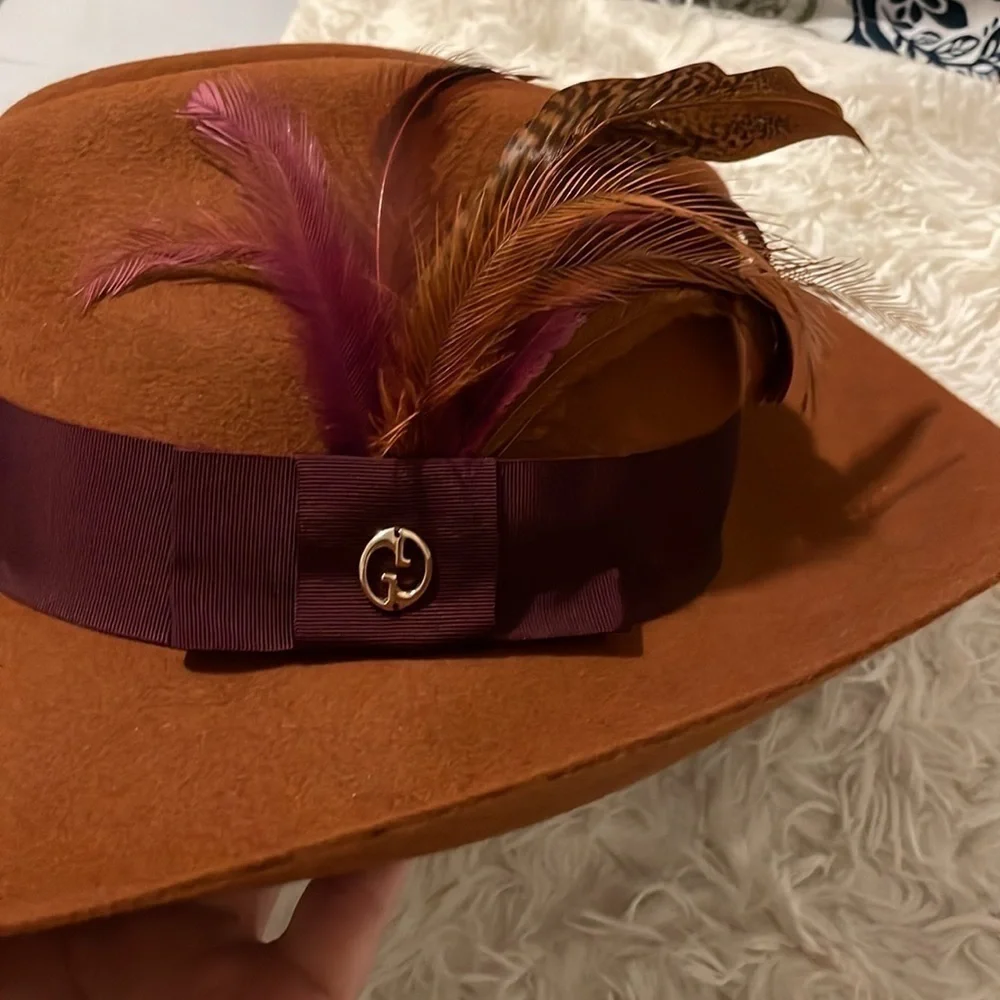 GUCCI Felt and Pheasant Feather GG Trilby Hat. - Picture 9 of 12